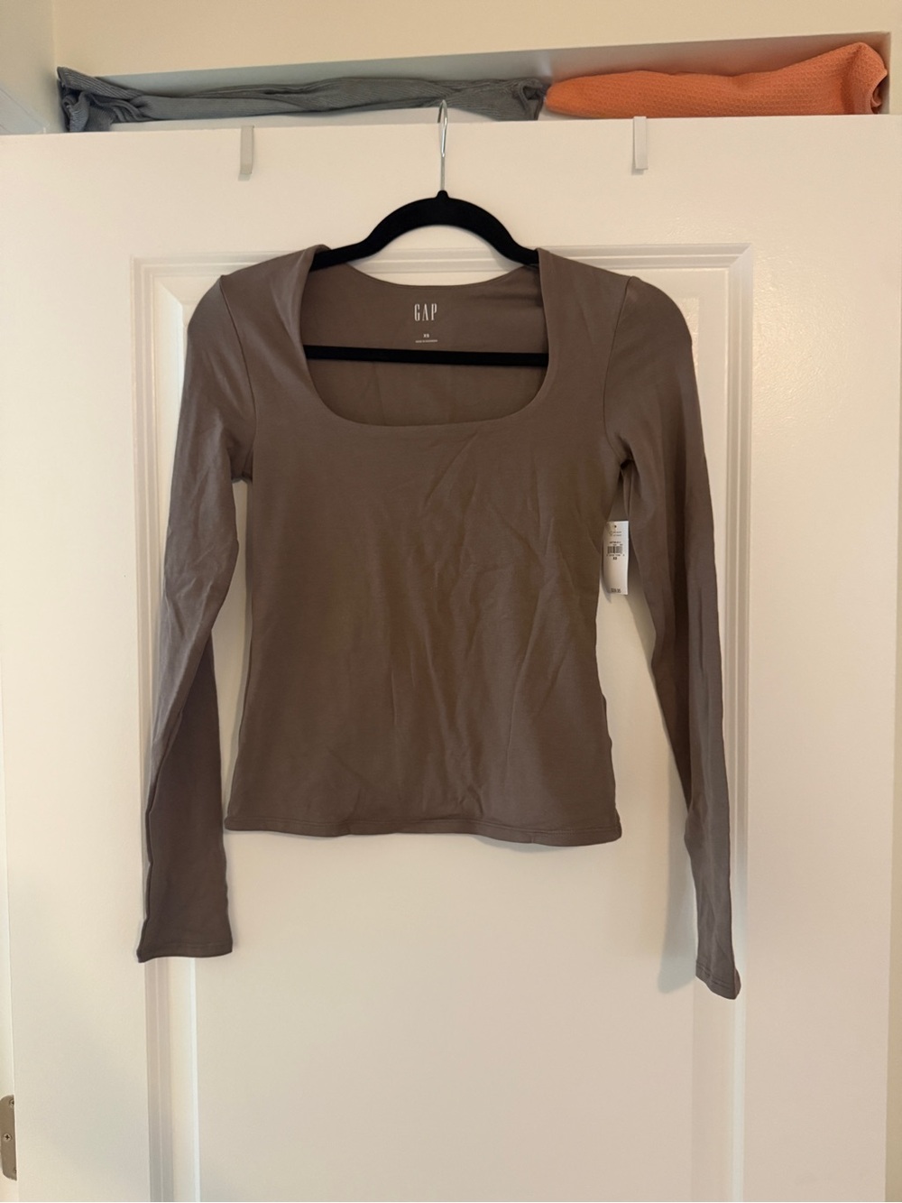 GAP Women's Long-Sleeve Square Neck Top in Taupe